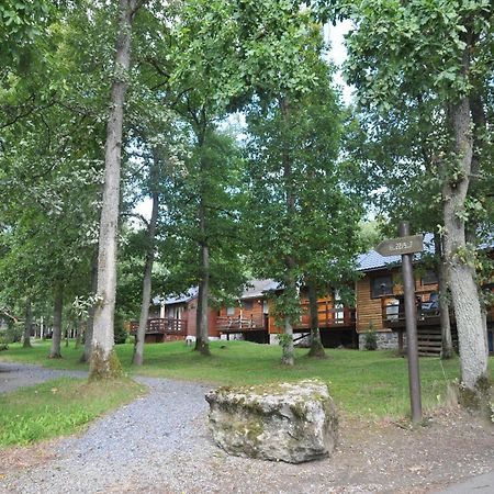 Cozy, Wooden Chalet With Deck Heure Екстер'єр фото